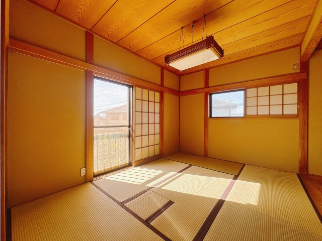 【中古戸建】前橋市下細井町の和室|■2階和室｜和室があると、まるで旅館に泊まりに来たような空間ができて心が安らぎます。