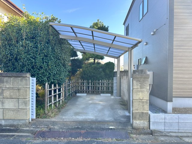 【中古戸建】前橋市下細井町の外観|■カーポート｜カーポート付きで愛車もしっかり保護できます♪車好きにはうれしいですよね☆