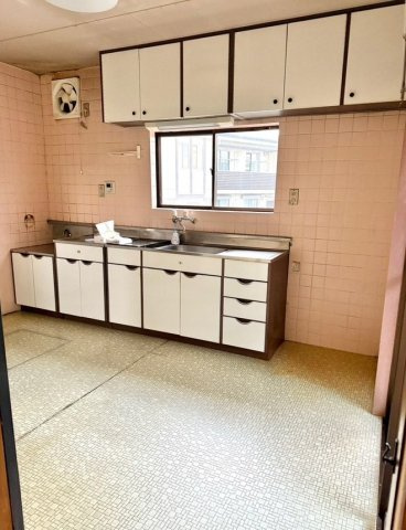 【中古戸建】前橋市下細井町のキッチン|■ダイニング｜忙しい朝でもご家族そろってお食事を楽しんでいただける、ゆとりあるダイニングスペース☆