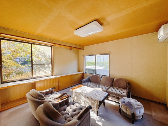 【中古戸建】前橋市下細井町の居間・リビング|■リビング｜陽当たり良好のリビングダイニング♪賃貸では叶わなかった、お友達とのホームパーティや大音量で映画やテレビを楽しむことができます(*^^*)