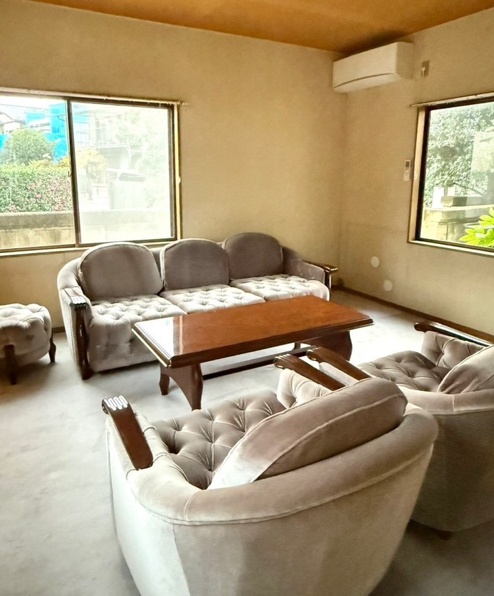 【中古戸建】前橋市下細井町の居間・リビング|■リビング｜陽当たり良好のリビングダイニング♪賃貸では叶わなかった、お友達とのホームパーティや大音量で映画やテレビを楽しむことができます(*^^*)