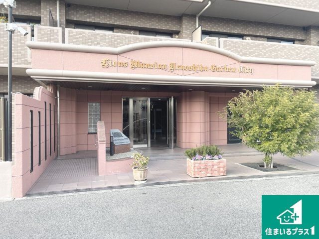 ライオンズマンション上野芝ガーデンシティのエントランス