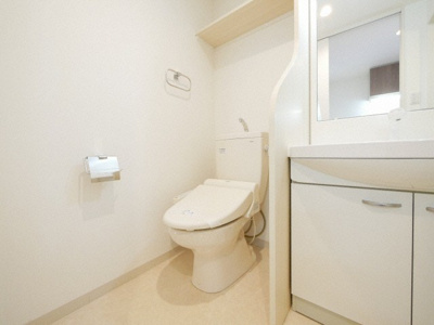 【トイレ】 | クオーレ靭公園 | 落ち着いた色調のトイレです