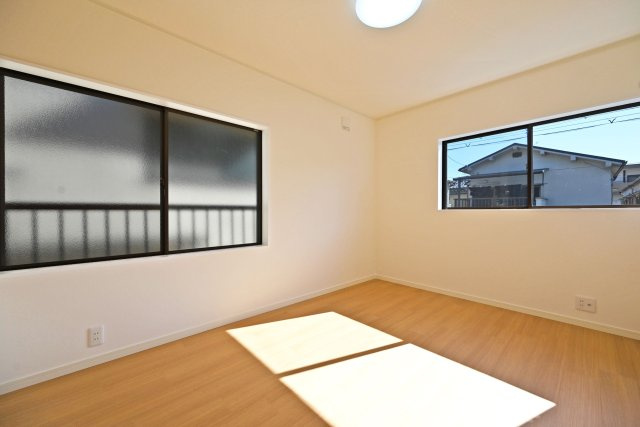 伊丹市荻野4丁目中古戸建│3LDK+駐車1台可の洋室|-洋室6帖(2F)-