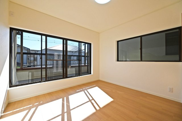 伊丹市荻野4丁目中古戸建│3LDK+駐車1台可の洋室|-洋室6帖(2F)-