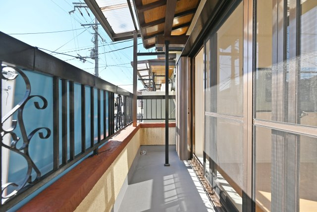 伊丹市荻野4丁目中古戸建│3LDK+駐車1台可のバルコニー|2階南東側バルコニーです。