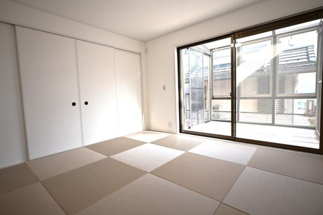 横浜市青葉区若草台 中古戸建て【仲介手数料無料】カースペース2台の和室