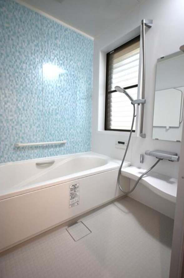 横浜市青葉区若草台 中古戸建て【仲介手数料無料】カースペース2台の浴室