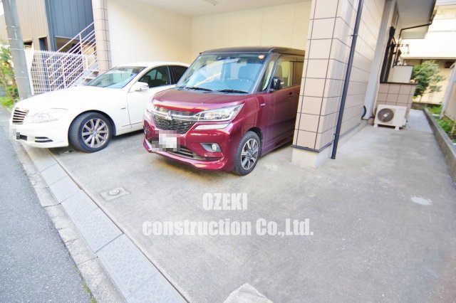 SANGI-IIIの駐車場