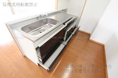 【キッチン】 | パルデンス・エコノⅦ | お料理しやすいキッチンです
エコノⅦ601　2013年5月3日撮影