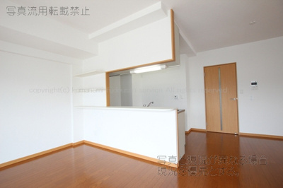 【居間・リビング】 | パルデンス・エコノⅦ | ゆったり過ごせる居間です
エコノⅦ601　2013年5月3日撮影