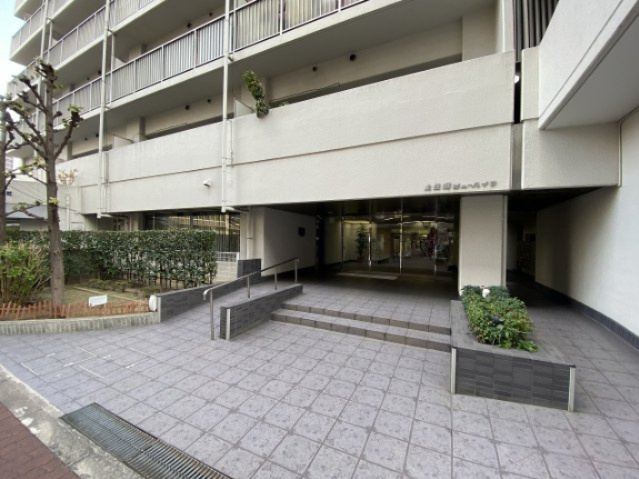 土佐堀ビューハイツのエントランス|◆管理人は、日中おりますのでお困りごともスムーズにご相談できます♪
