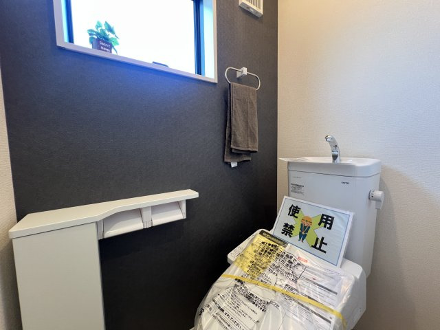 とんでもない広さのファミリークロークが魅力的！【旭区中沢３丁目】新築戸建のトイレ|シンプルで使いやすいトイレです