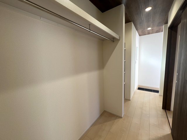 とんでもない広さのファミリークロークが魅力的！【旭区中沢３丁目】新築戸建の収納