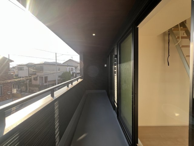 とんでもない広さのファミリークロークが魅力的！【旭区中沢３丁目】新築戸建のバルコニー|広々としたバルコニーです