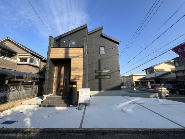 とんでもない広さのファミリークロークが魅力的！【旭区中沢３丁目】新築戸建の外観|外観もきれいです