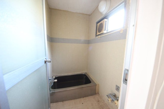 【浴室】 | 大津市北比良957-13　中古戸建 | 大浴場とは別に浴槽があります