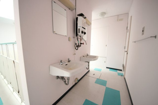 【設備】 | 大津市北比良957-13　中古戸建 | 二階トイレ前手洗い