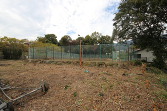 【庭】 | 大津市北比良957-13　中古戸建 | 敷地東側からテニスコート