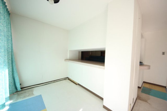 【その他】 | 大津市北比良957-13　中古戸建 | 一階大ホールとキッチンはカウンターでつながっています