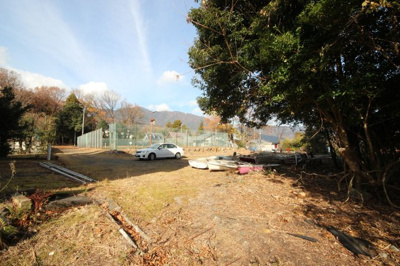 【庭】 | 大津市北比良957-13　保養所 | 敷地南東からテニスコート方向の見た目