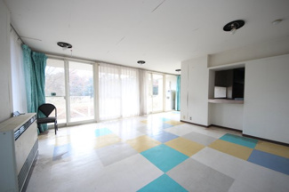 【居間・リビング】 | 大津市北比良957-13　中古戸建 | 大ホール