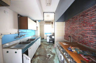 【キッチン】 | 大津市北比良957-13　中古戸建 | 業務用サイズのキッチン