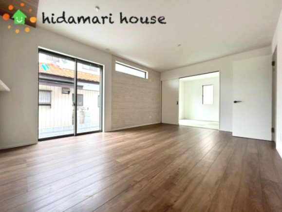 蓮田市西新宿11期　新築戸建　グラファーレ01の前面道路含む現地写真