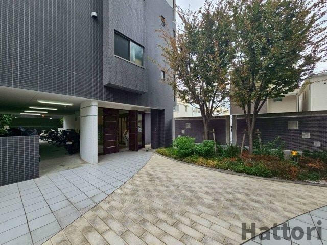 Gramercy Juso-higashi 2ndのエントランス