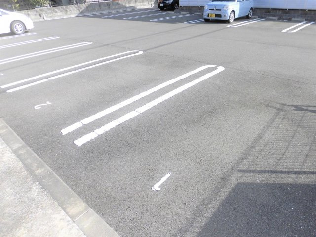 ペジーブル大垣の駐車場