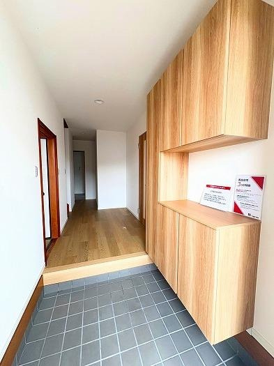 広島市安佐南区長楽寺1丁目　中古一戸建ての玄関