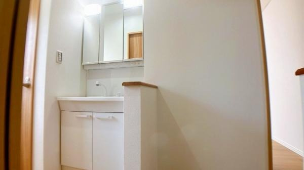 広島市安佐南区長楽寺1丁目　中古一戸建ての独立洗面台