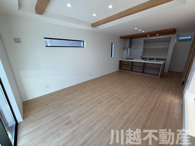 カースペース2台分　上福岡駅徒歩17分の居間・リビング|各種金融機関取り扱っています