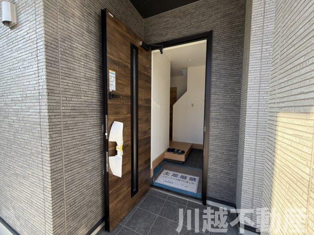 カースペース2台分　上福岡駅徒歩17分の玄関|埼玉県住みたい街ランキング上位の川越での新生活を始めてみませんか