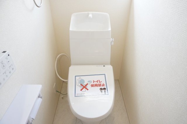 草加市手代2丁目 新築分譲住宅のトイレ|1階