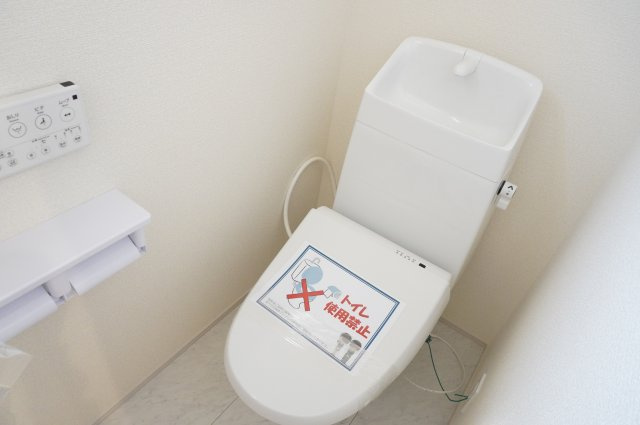 草加市手代2丁目 新築分譲住宅のトイレ|2階