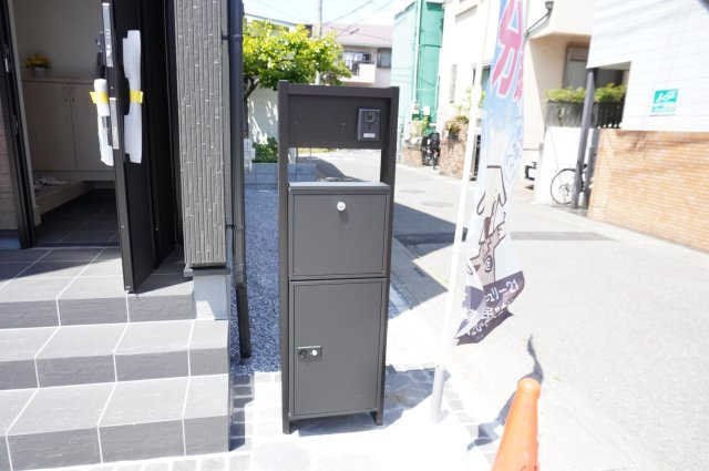 草加市手代2丁目 新築分譲住宅のその他|インターホン機能・宅配BOX付き門柱