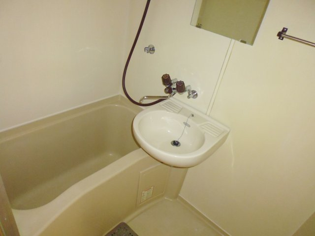 ハイツヤマネの浴室