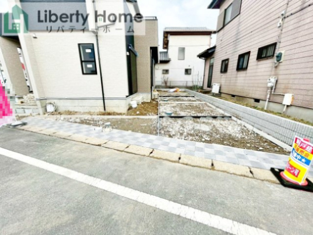 龍ケ崎市姫宮町　新築戸建の前面道路含む現地写真