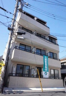 【外観】 | 鉄筋コンクリート造のがっちりとした建物。