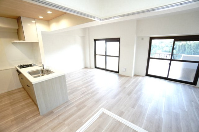 【居間・リビング】 | 【上質リノベ】ペルル中山南 | 室内（2025年11月15日13：00頃）撮影