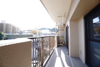 【バルコニー】 | 【上質リノベ】ペルル中山南 | 現地（2025年11月15日13：00頃）撮影