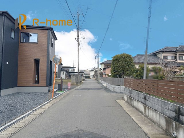 第1常総市相野谷町　新築戸建て　2号棟の前面道路含む現地写真|『今から見たい！』大歓迎です♪
お気軽にＲ－ｈomeまでお問い合わせください。