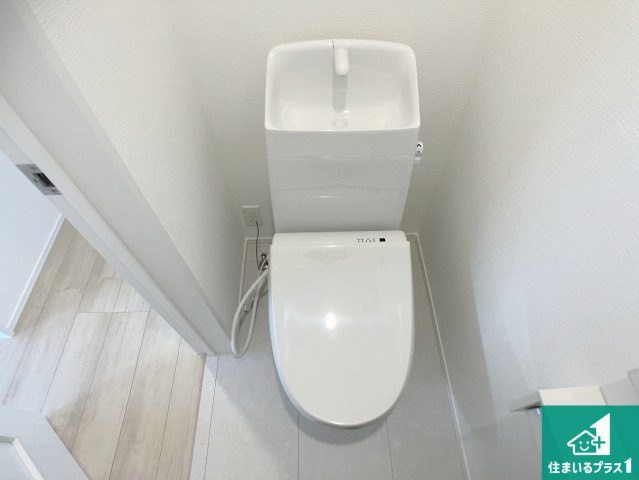明石市二見町東二見　新築一戸建てのトイレ|1・2階の2ヶ所にあるので、朝の忙しい時間の順番待ちもなく、深夜の利用にも大変便利です。