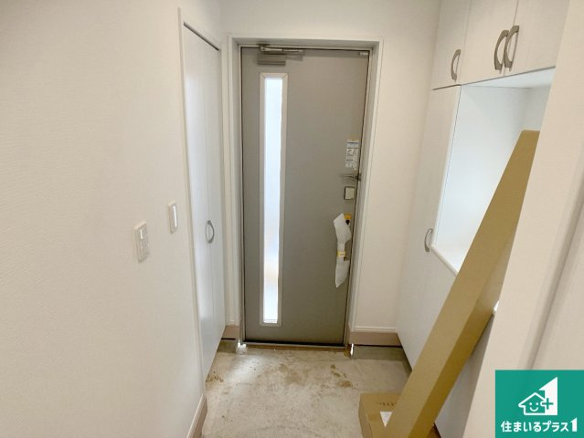 明石市二見町東二見　新築一戸建ての玄関|シューズボックスにはたくさんの靴が収納できるので玄関周りはいつもスッキリ！ご家族が増えても安心！