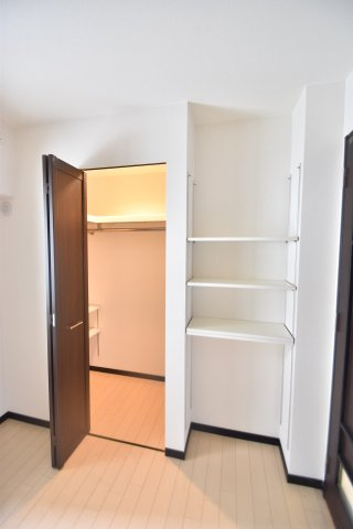 大阪市都島区東野田町１丁目の賃貸マンションの収納