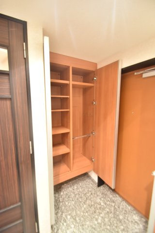 大阪市都島区東野田町１丁目の賃貸マンションの玄関