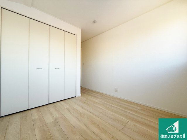 岸和田市門前町　第2期　新築一戸建ての洋室|シンプルな洋室は、自分好みのインテリアが楽しめます♪ご家族とインテリアや家具を選びに行くのは新築購入時の醍醐味の一つです。ぜひお楽しみください♪