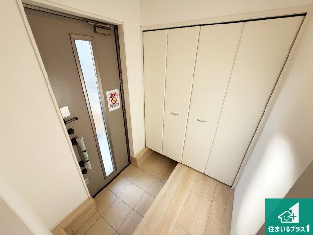 岸和田市門前町　第2期　新築一戸建ての玄関|シューズボックスにはたくさんの靴が収納できるので玄関周りはいつもスッキリ！ご家族が増えても安心！