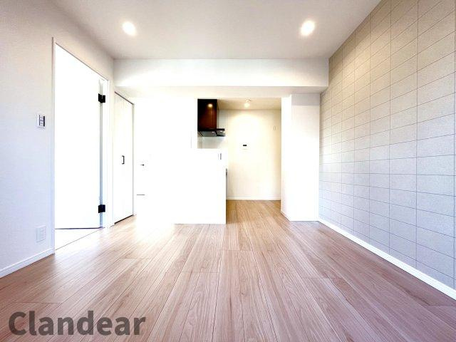 ライオンズマンション東向島第2の居間・リビング|ドキドキの新生活も、安心してスタート。ぴったりの住まいを見つけませんか？クランディアが一緒に住まい選びをサポートします‼　まずは、お気軽にお問合せください　＃クランディア